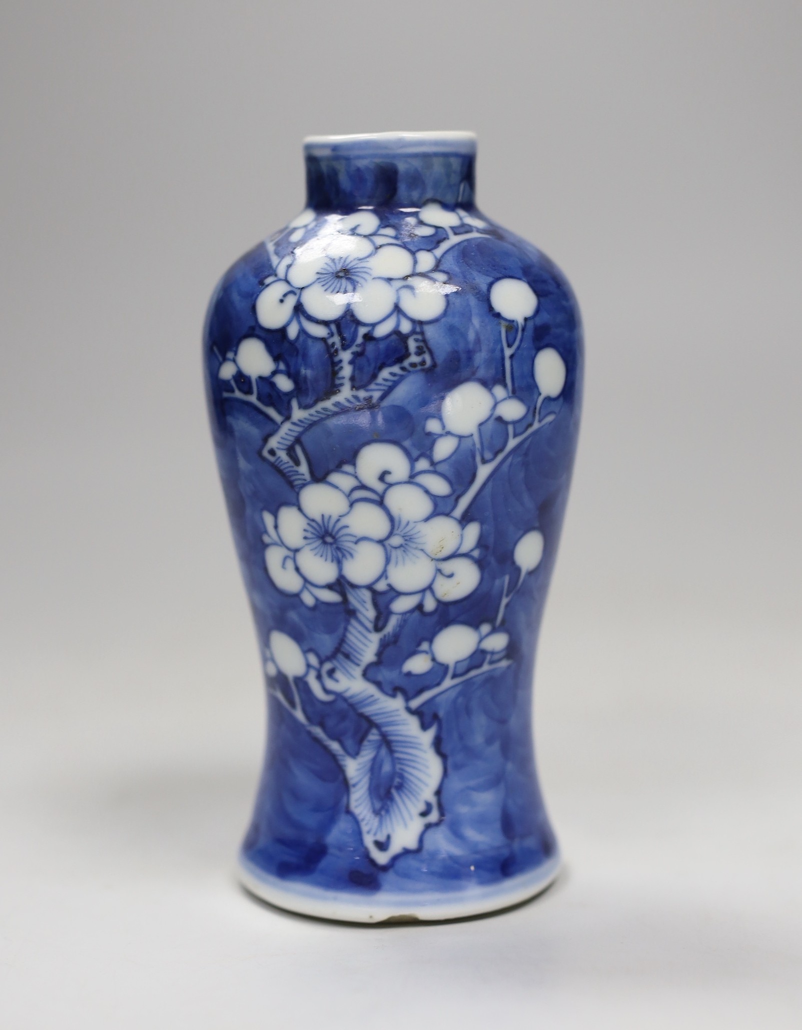 A 19th century Chinese blue and white prunus vase, 13.5cm tall